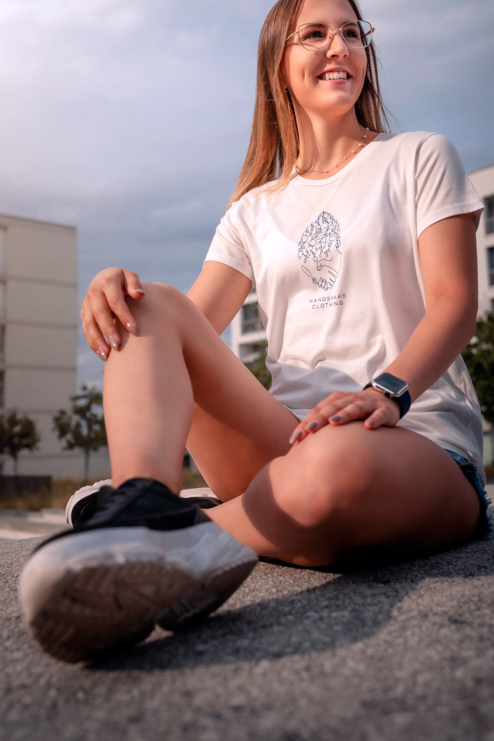 LISA aus Holzfaser (EcoVero) mit floralem Logo, weiß