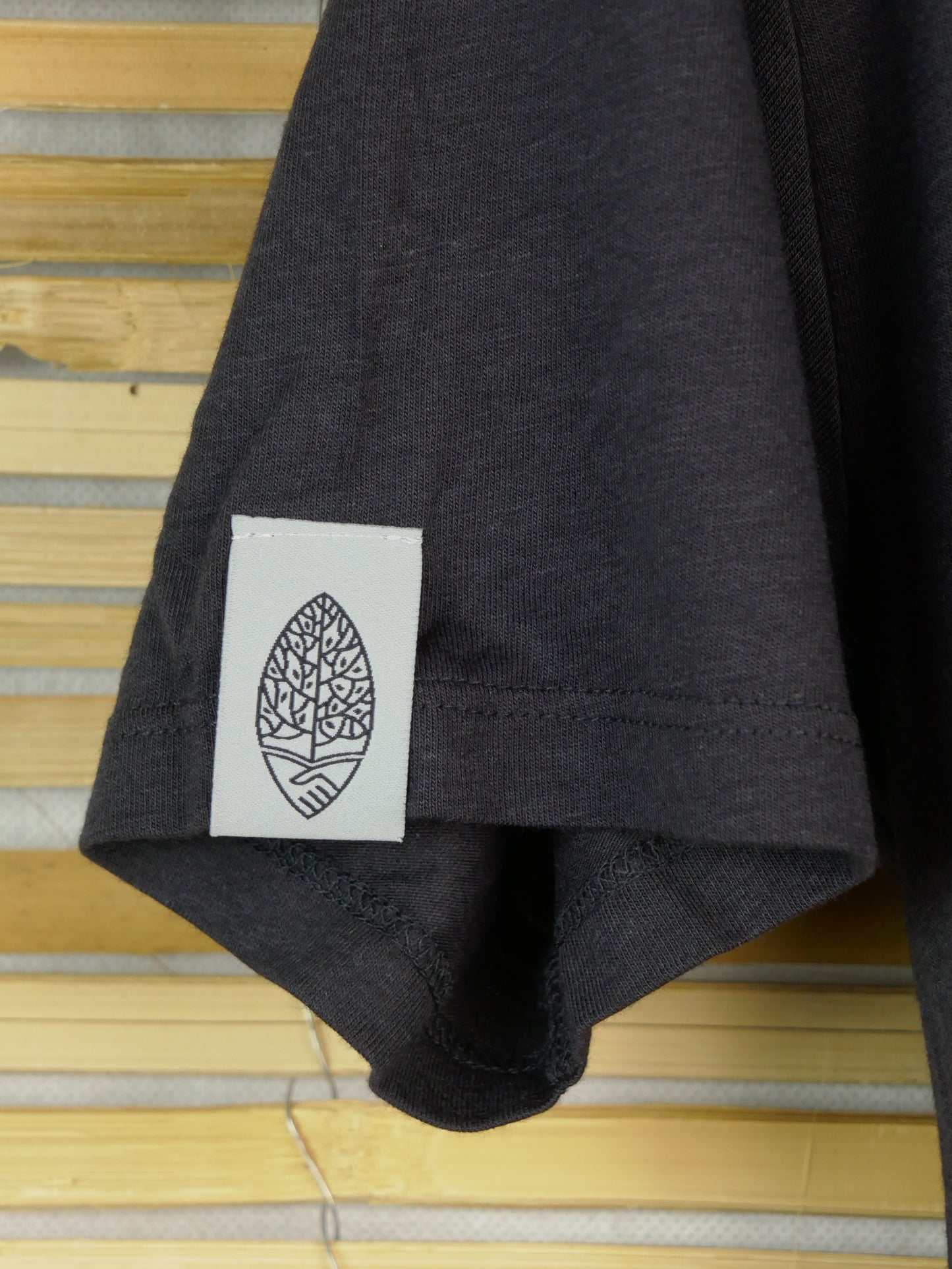 MIRO aus Holzfaser (EcoVero) mit kleinem Logo, dark navy