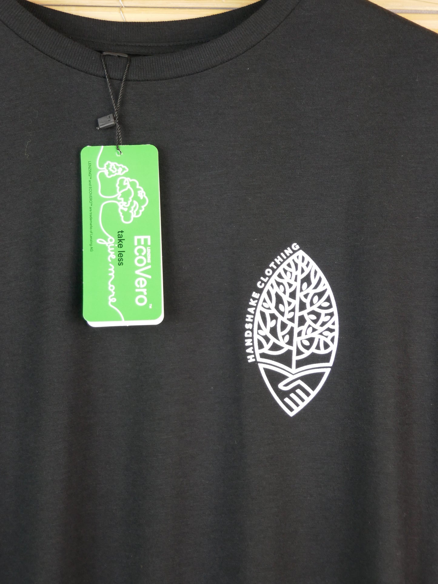 MIRO aus Holzfaser (EcoVero) mit kleinem Logo, schwarz