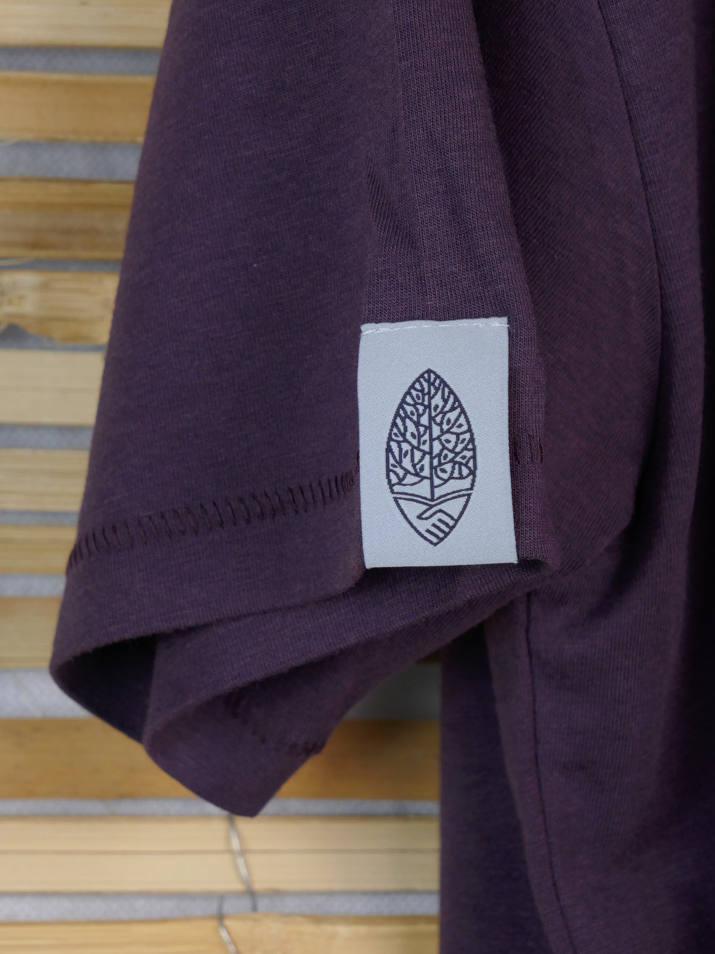 PAVEL aus Bambusfaser mit großem Logo, aubergine