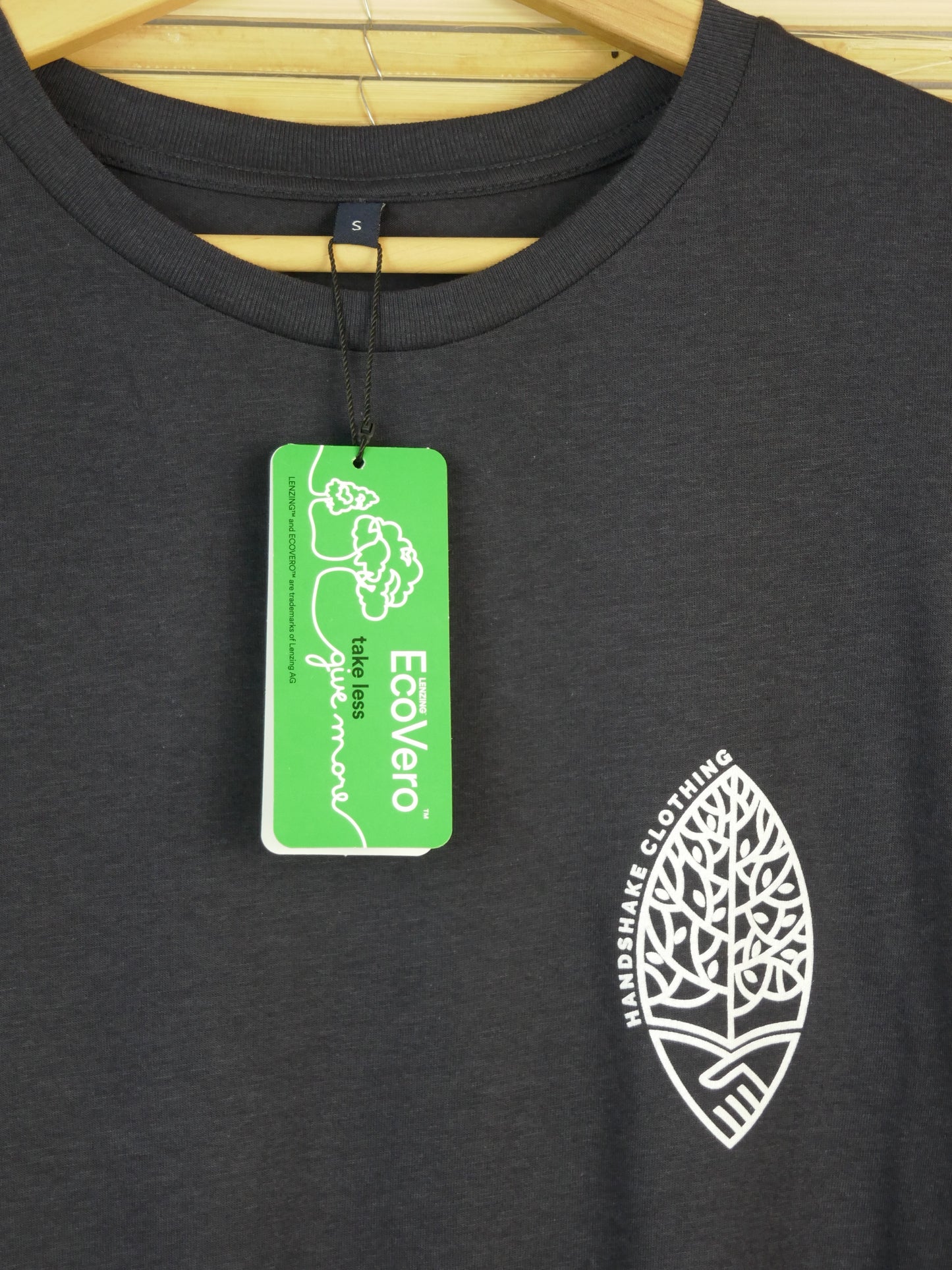 MIRO aus Holzfaser (EcoVero) mit kleinem Logo, dark navy